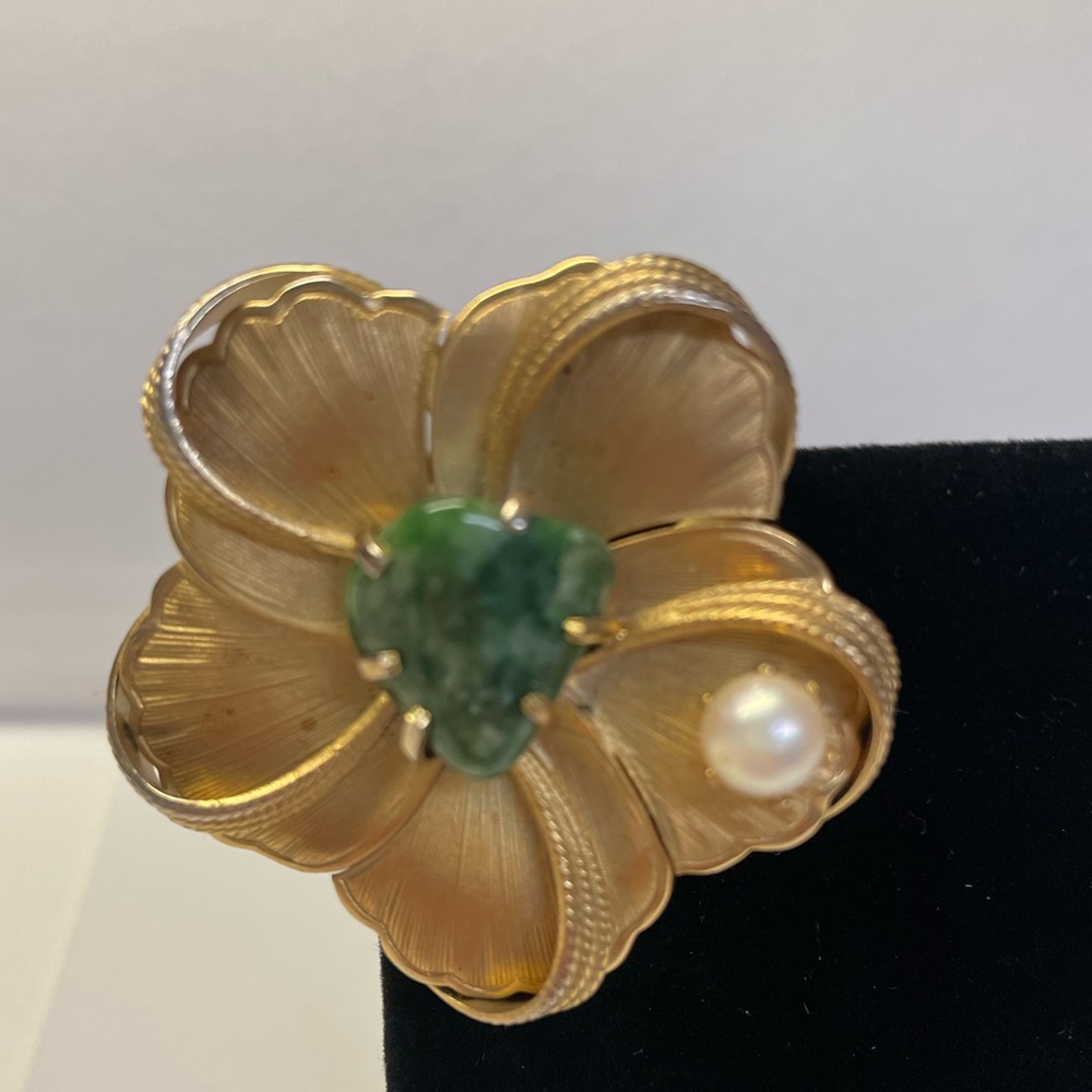 Vintage Asian-inspired brooch!